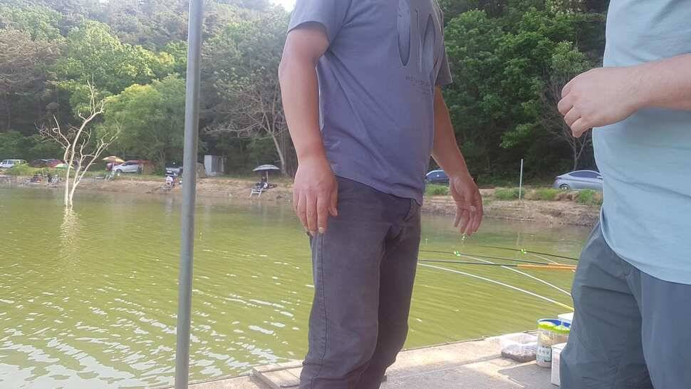 주말조황이 좋았담니다 동호회에서 많이 참석 하셨읍니다 월척30수 4짜10수 정도 나왔네요 (유료터정보 - 유료터점주조황)