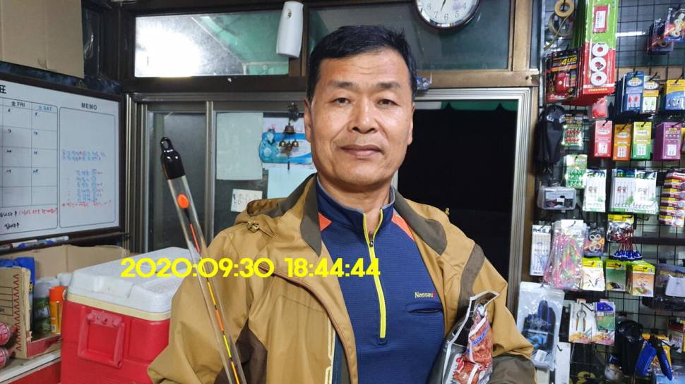 신원낚시터10월7일 연휴에도 토종4짜와 덩어리는 계속 나와 줍니다 (유료터정보 - 유료터점주조황)