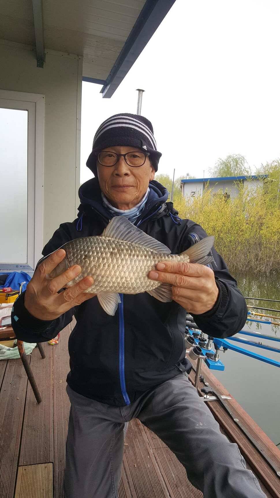 계속이어지는 4짜대물들 (유료터정보 - 유료터점주조황)