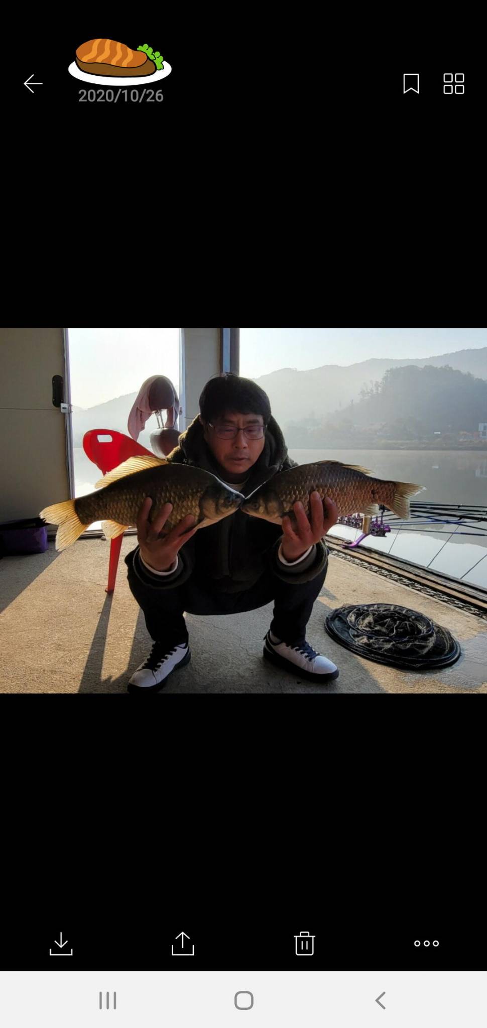 신원낚시터10월28일 초딩조사가 토종붕어 4짜를 잡았네요 (유료터정보 - 유료터점주조황)