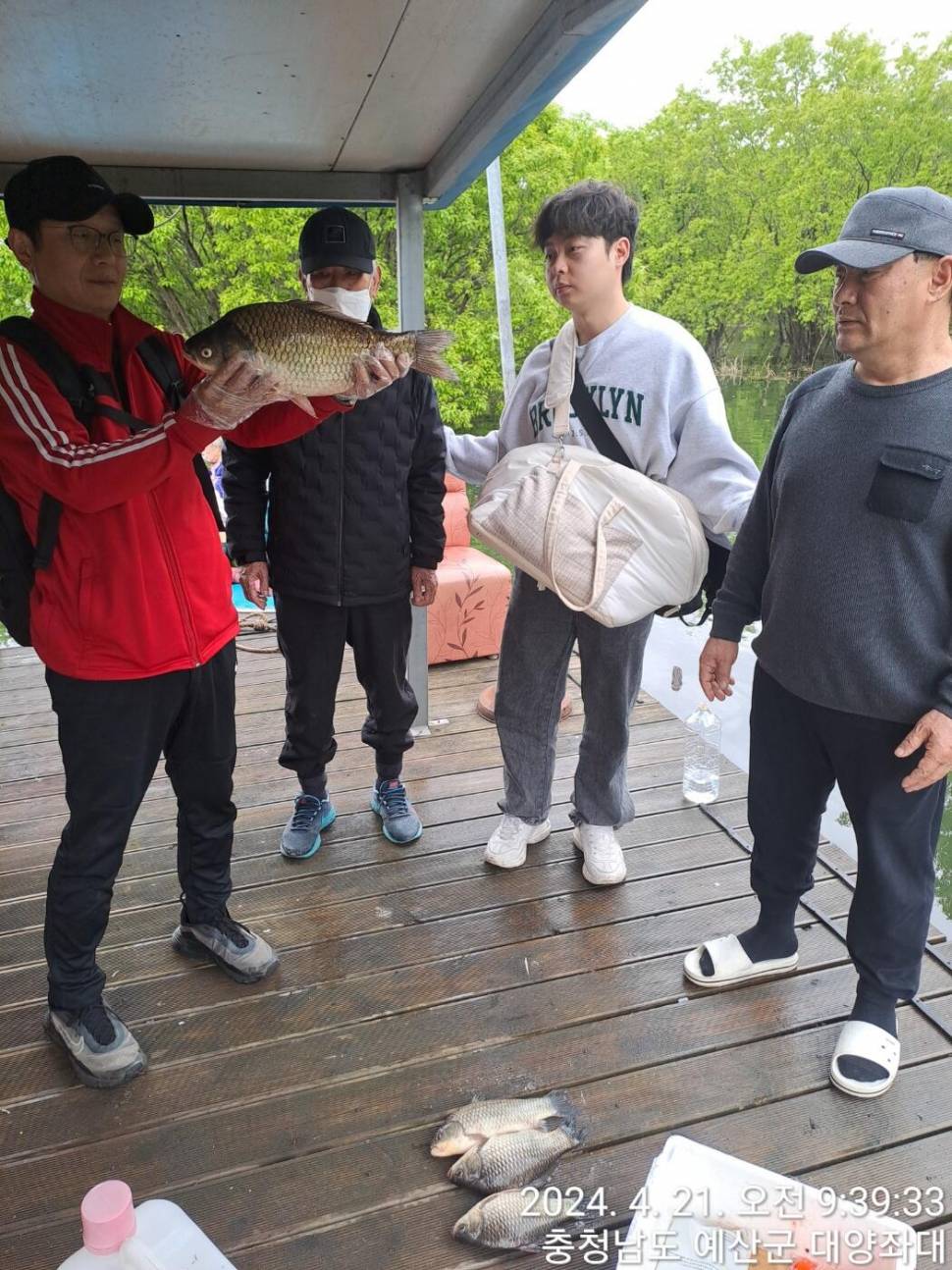 예당저수지 대양좌대 2024년 04월 21일 붕어조황 (유료터정보 - 유료터점주조황)