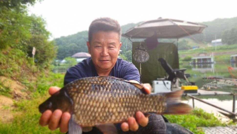 하루 한자리 4짜 5마리 기록 (유료터정보 - 유료터점주조황)