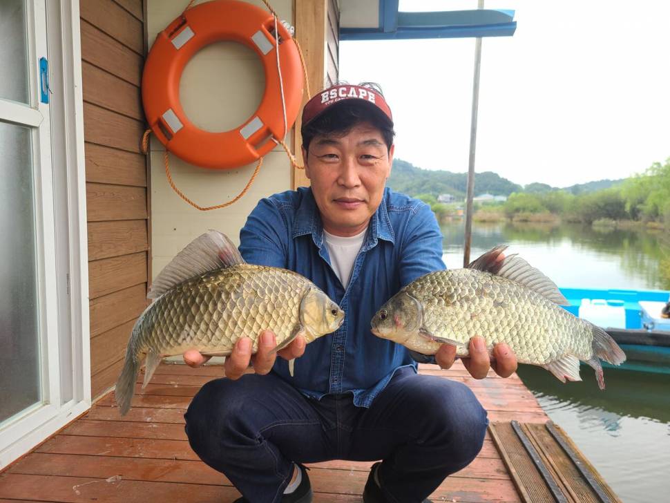 사짜 와 허리급 조황 (유료터정보 - 유료터점주조황)