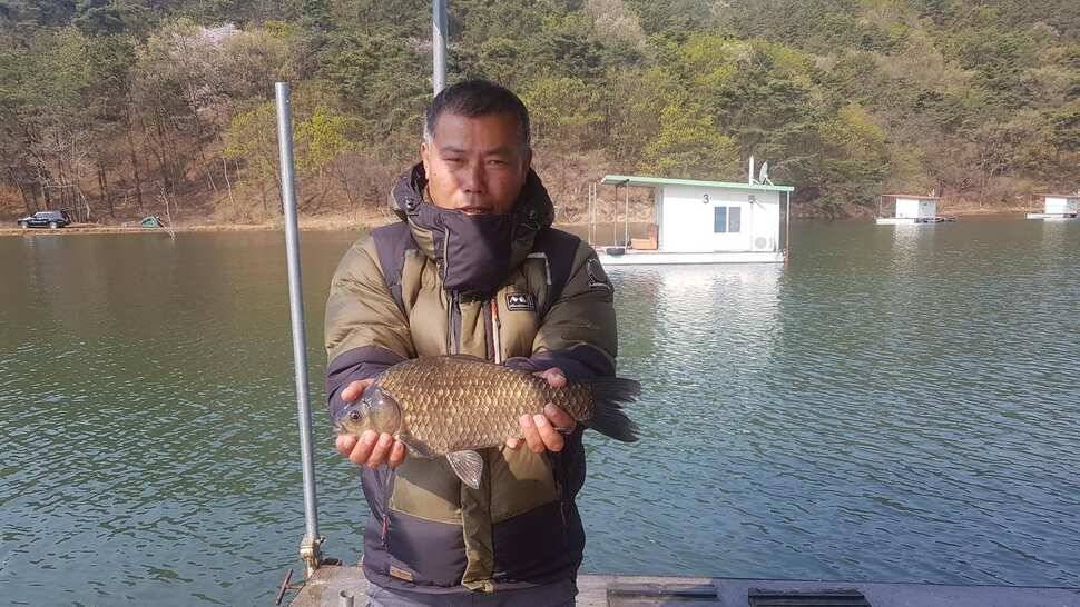 날씨가 풀리면서 4짜가 3수 월척이 20수 이상나오네요 (유료터정보 - 유료터점주조황)