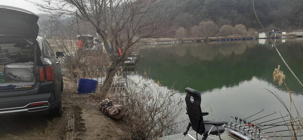 붕어는 준비중 입니다 아직은 이른감이 날씨가 더풀 려야지 될듯 27일 개장해요 (유료터정보 - 유료터점주조황)