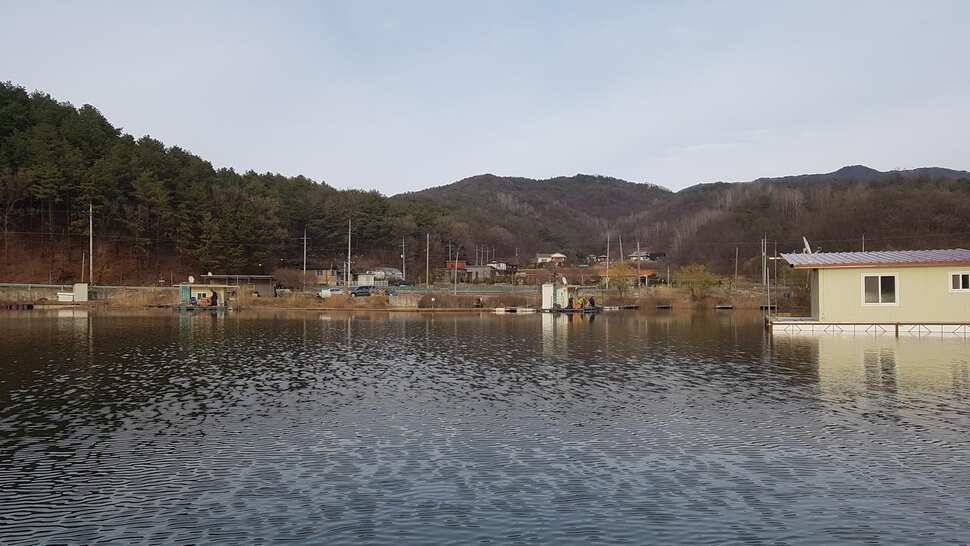 전좌대 만석에 전좌대 월척속출 (유료터정보 - 유료터점주조황)