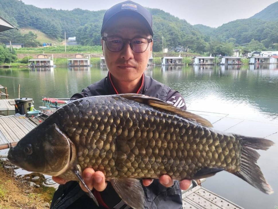 하루 한자리 4짜 5마리 기록 (유료터정보 - 유료터점주조황)