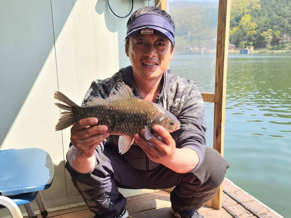 힐링 수곡낚시터 더좋은 조황이 나와주네요 오늘도 붕어방류 합니다 (유료터정보 - 유료터점주조황)
