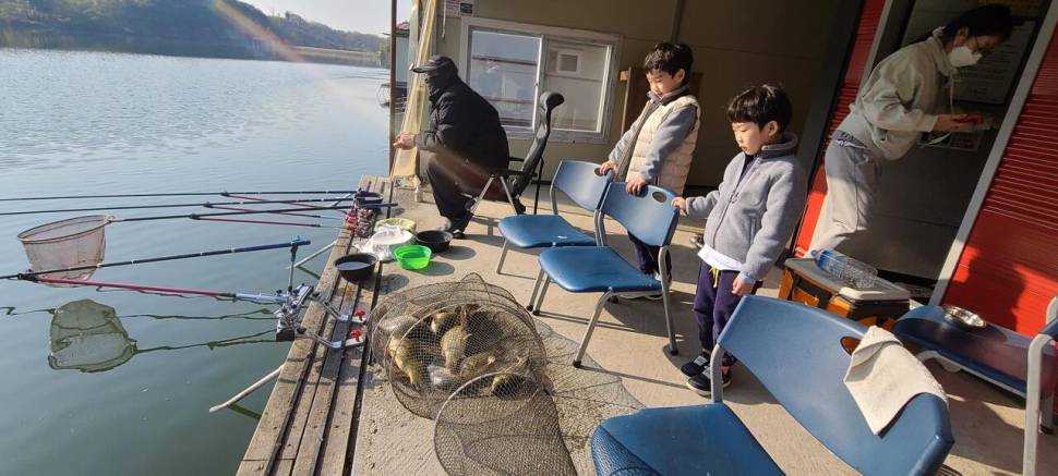 4월 둘째주말 양평 힐링 수곡낚시터 조황 및 붕어 방류 (유료터정보 - 유료터점주조황)