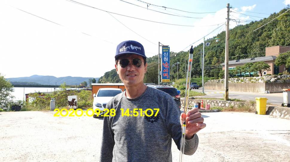 신원낚시터10월7일 연휴에도 토종4짜와 덩어리는 계속 나와 줍니다 (유료터정보 - 유료터점주조황)