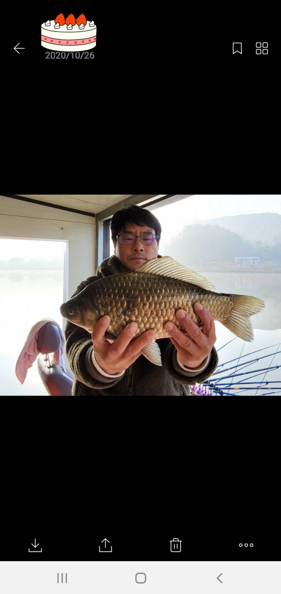 신원낚시터10월28일 초딩조사가 토종붕어 4짜를 잡았네요 (유료터정보 - 유료터점주조황)