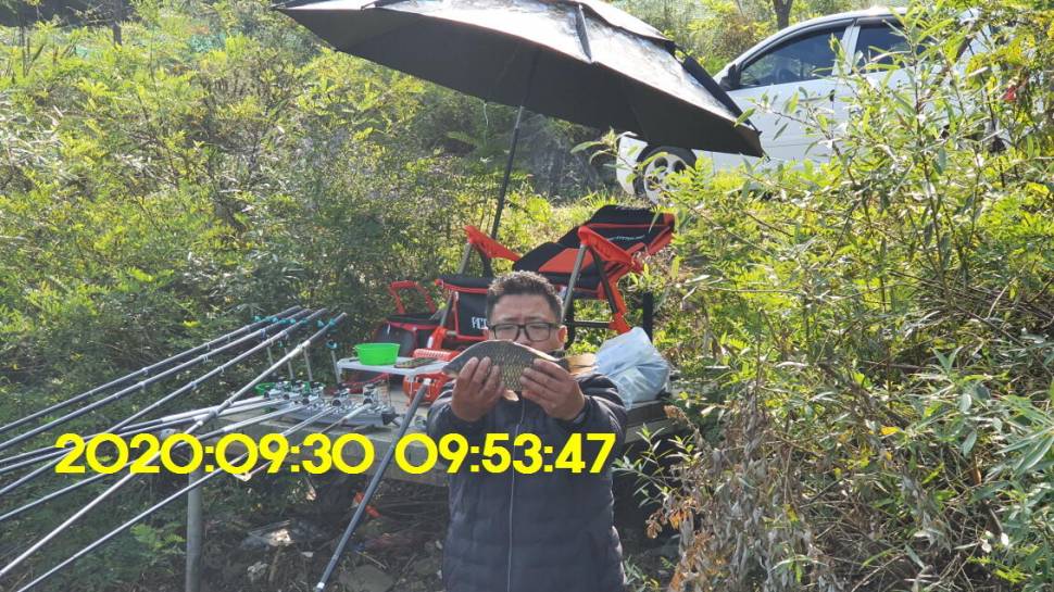 신원낚시터10월7일 연휴에도 토종4짜와 덩어리는 계속 나와 줍니다 (유료터정보 - 유료터점주조황)