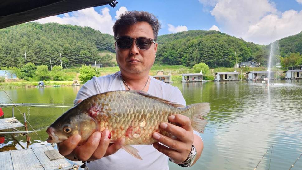 하룻저녁 4짜 5마리씩 무려 세분께서 (유료터정보 - 유료터점주조황)