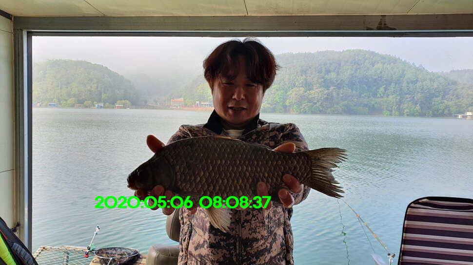 신원낚시터5월15일 토종대물 덩어리 사진입니다 (유료터정보 - 유료터점주조황)