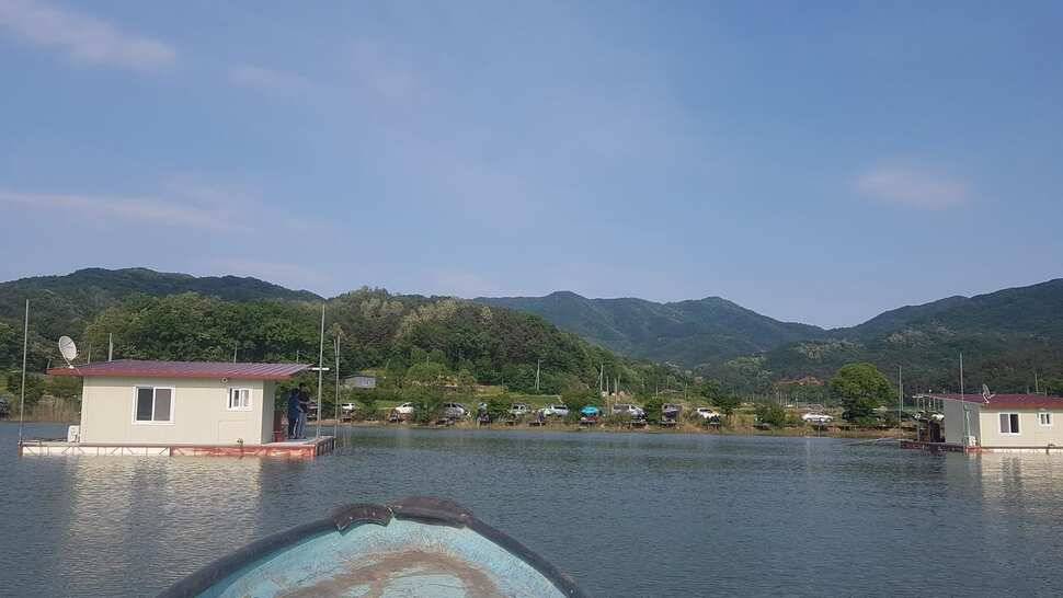 주말조황이 좋았담니다 동호회에서 많이 참석 하셨읍니다 월척30수 4짜10수 정도 나왔네요 (유료터정보 - 유료터점주조황)