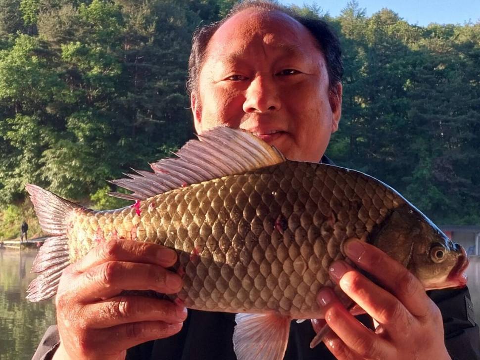 하룻저녁 4짜 5마리씩 무려 세분께서 (유료터정보 - 유료터점주조황)