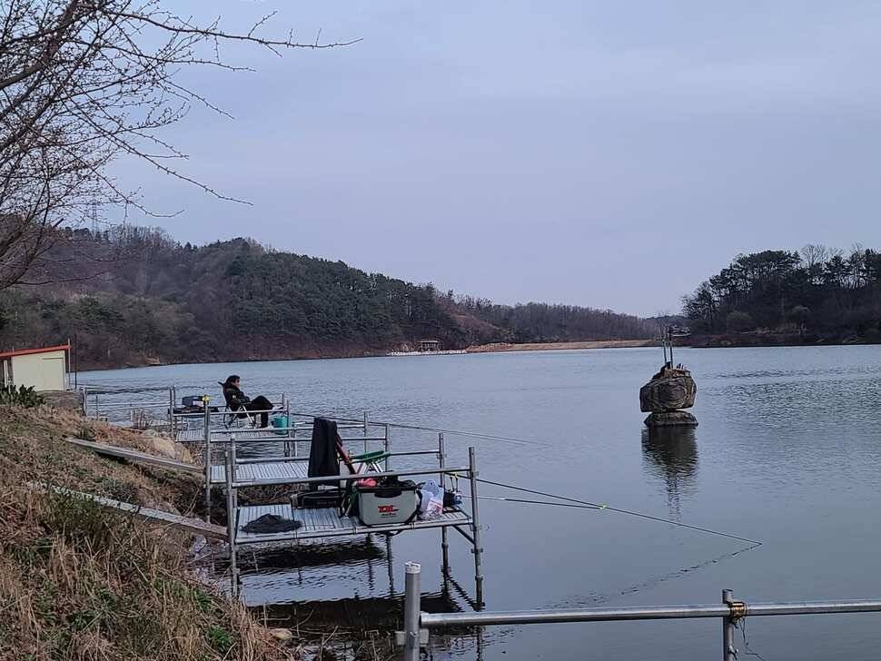 힐링 양평 수곡낚시터 주중 고른 조황이네요수상좌대 할인요금 및 주말 붕어방류 안내 (유료터정보 - 유료터점주조황)