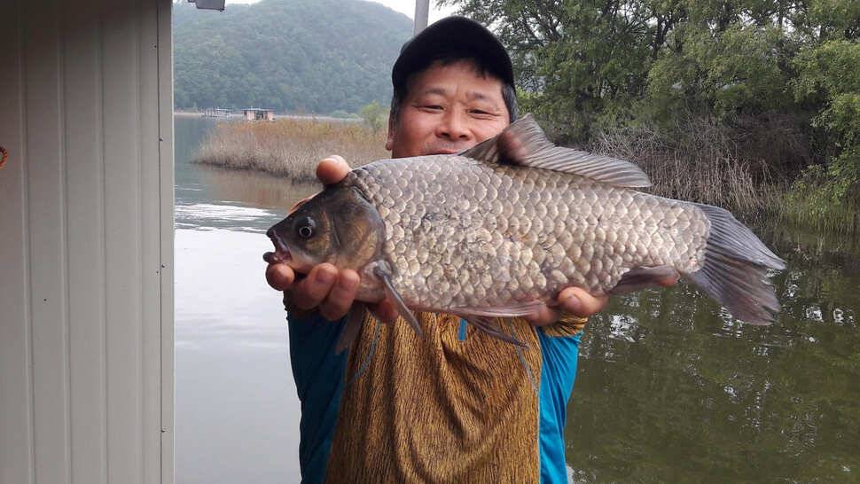 송전지 창신집 조황정보 연이은 대물 소식 (유료터정보 - 유료터점주조황)
