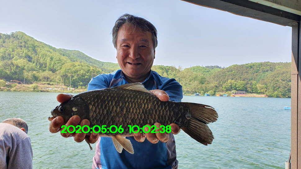 신원낚시터5월15일 토종대물 덩어리 사진입니다 (유료터정보 - 유료터점주조황)