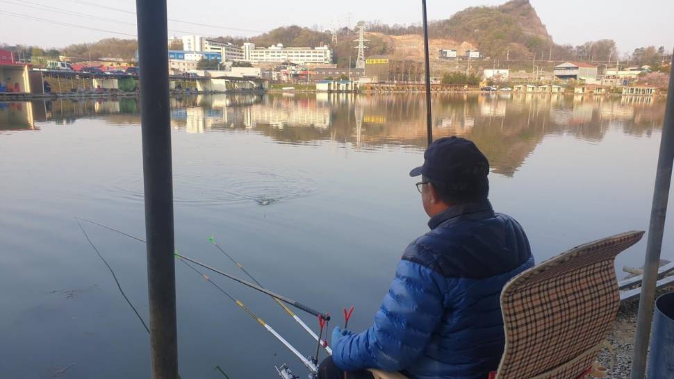 4 월 10 일 거청낚시터 붕어 조황 (유료터정보 - 유료터점주조황)