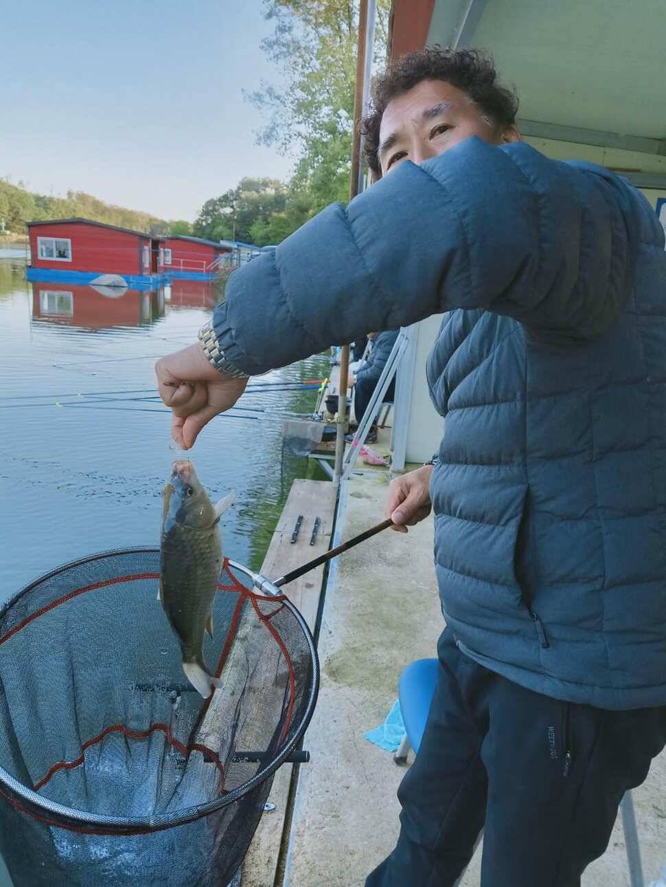 수곡낚시터 10월89일 조황 및 붕어 방류 안내 (유료터정보 - 유료터점주조황)