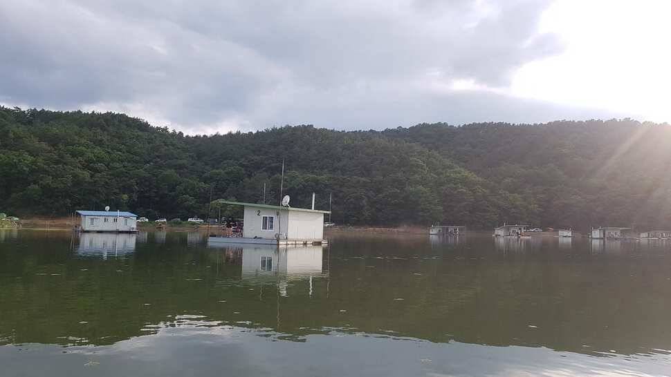 전좌대만석에 그래도 호조황 노지는 떨어지고 깊은곳에서 손맛을 보셨다는군요 (유료터정보 - 유료터점주조황)