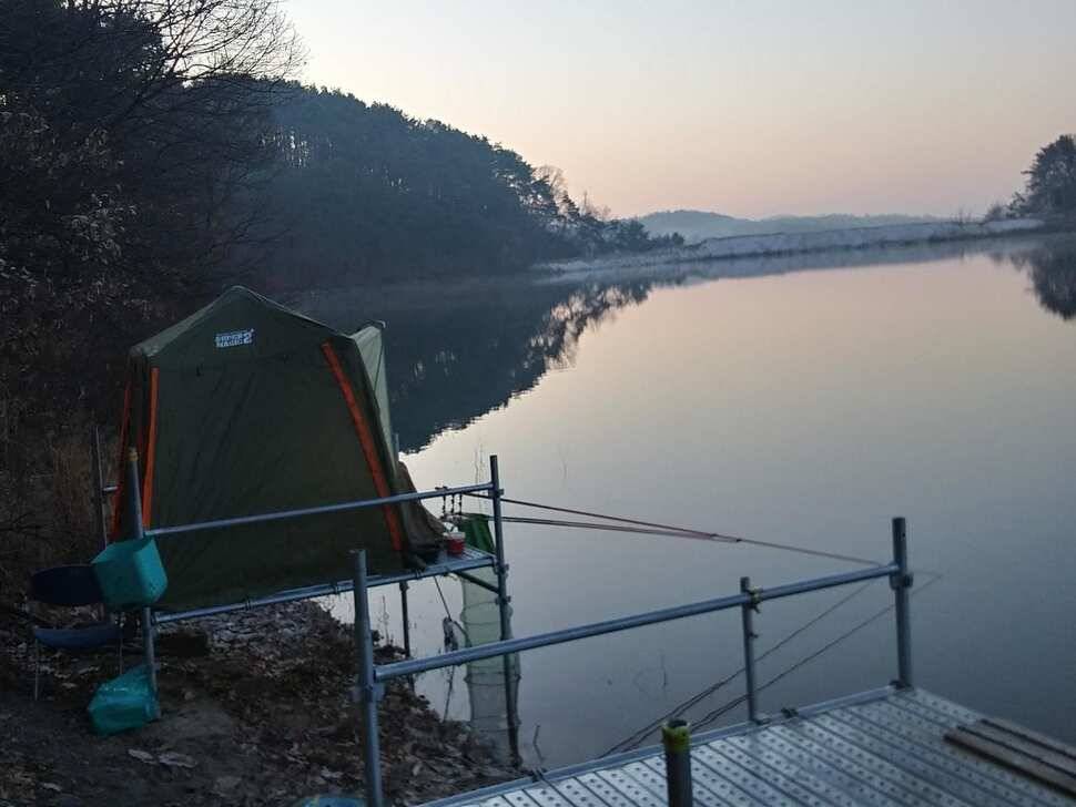 양평 힐링 수곡낚시터 주말 조황 및 붕어 방류 중형좌대 방한천막 추가설치 (유료터정보 - 유료터점주조황)