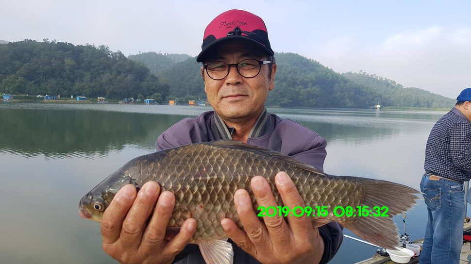 신원낚시터 토종대물 덩어리와 4짜가 마릿수로 (유료터정보 - 유료터점주조황)