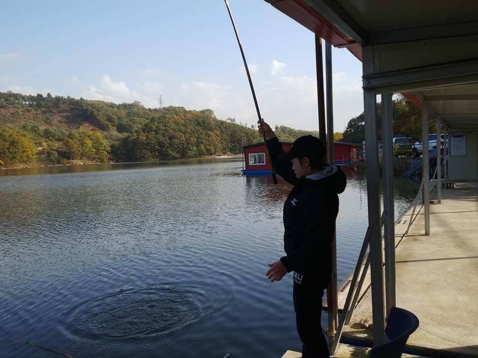 양평 수곡낚시터 대박조황은 아니지만 고른 조황이 나와줍니다 (유료터정보 - 유료터점주조황)
