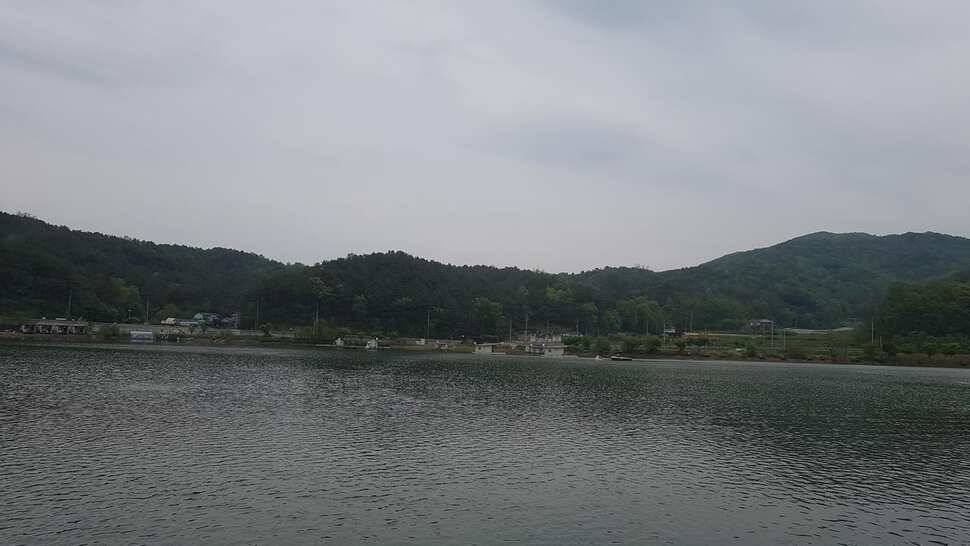 꾸준한 조황 노지발판 보수작업 (유료터정보 - 유료터점주조황)