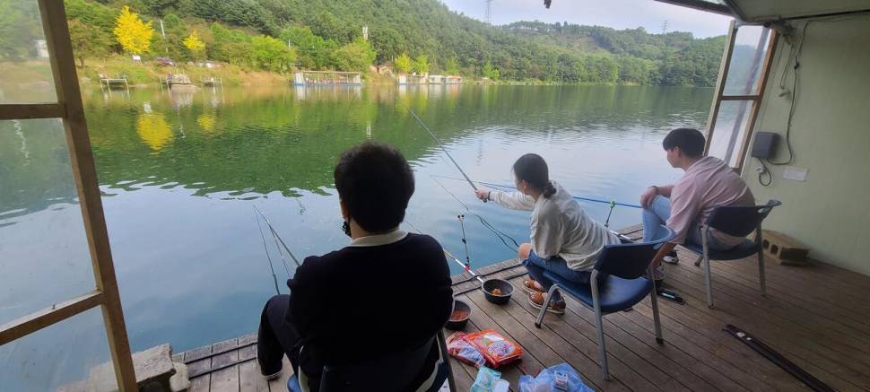 즐거운 한가위 보내세요 양평 힐링 수곡낚시터 화요일 조황 오늘 붕어 방류 (유료터정보 - 유료터점주조황)