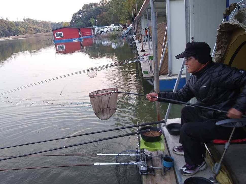 수곡낚시터 4짜 대물붕어가 또 나왔습니다 주말 조황 붕어방류 소식전합니다 (유료터정보 - 유료터점주조황)