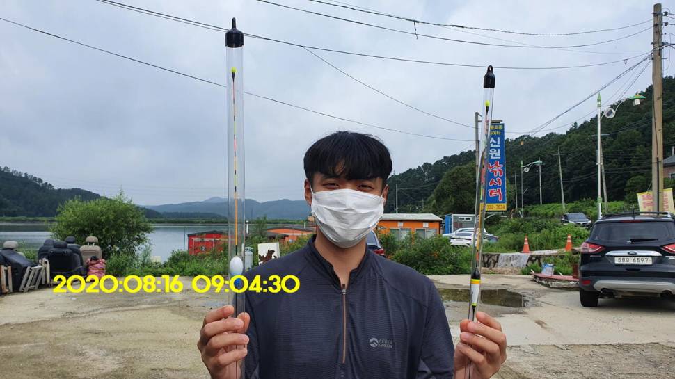 신원낚시터 8월16일 토종붕어 4짜와 덩어리 사진입니다 (유료터정보 - 유료터점주조황)