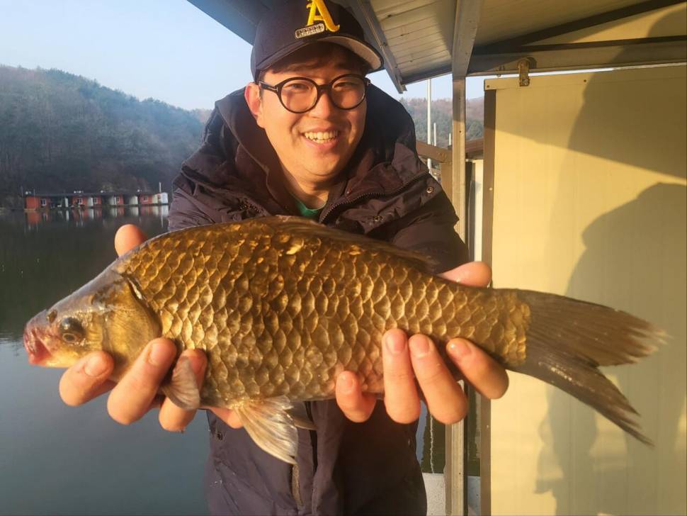 4짜 무더기 호조황 지금이 적기입니다 출조 하세요 (유료터정보 - 유료터점주조황)