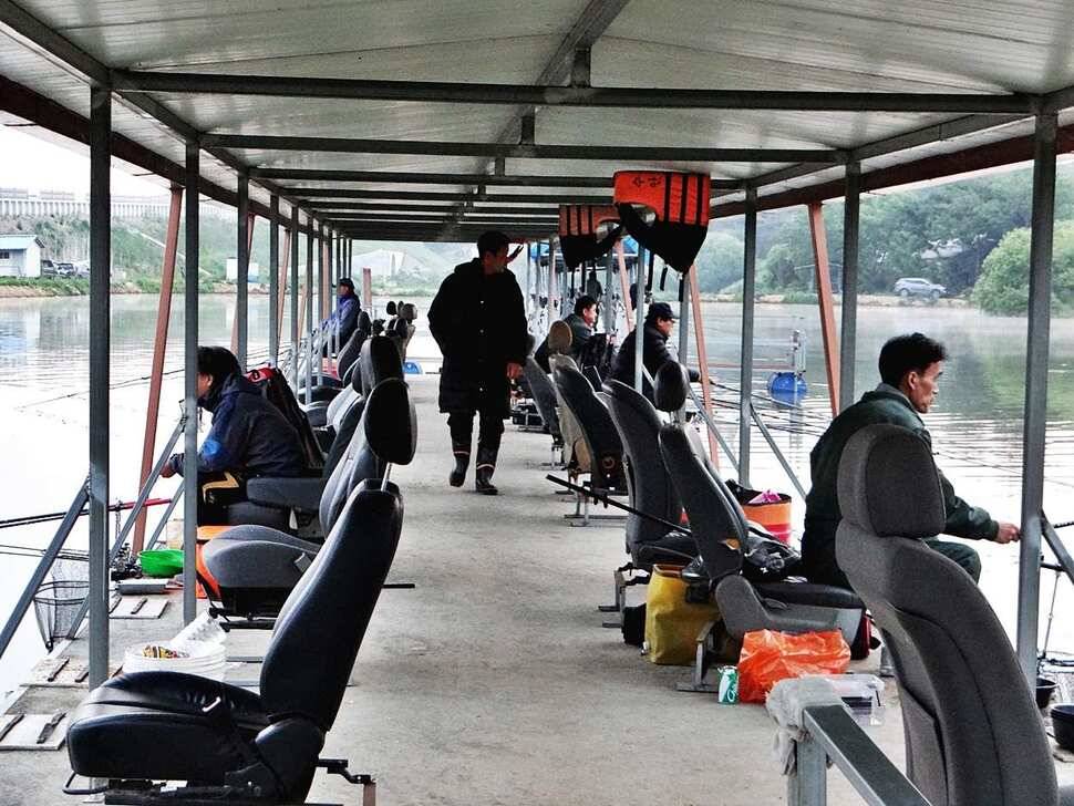 경기도 포천 쌍방죽낚시터 주말소식연안수상좌대방가로 (유료터정보 - 유료터점주조황)