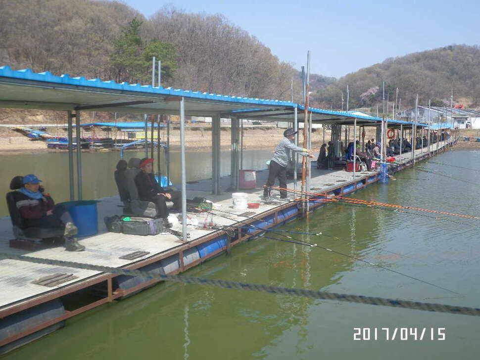 아산 신수지 4월 세째주말 모습입니다 (유료터정보 - 유료터점주조황)
