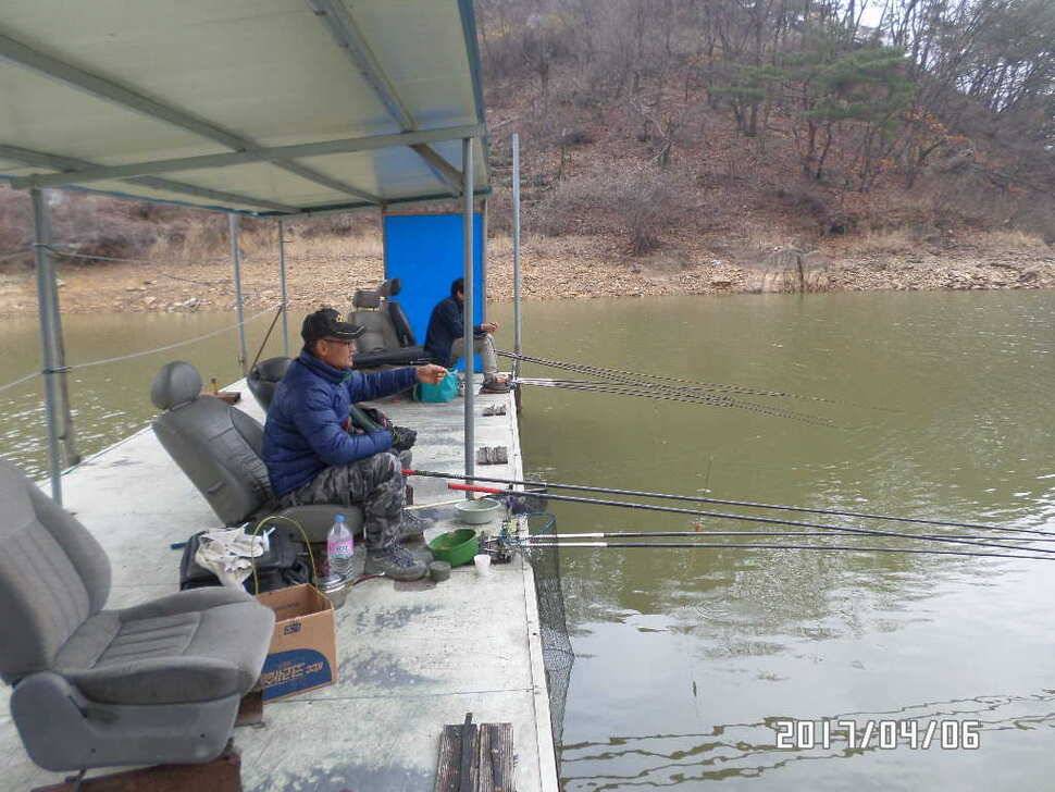 아산 신수지 4월 둘째주중 모습입니다 (유료터정보 - 유료터점주조황)