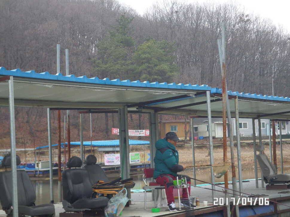 아산 신수지 4월 둘째주중 모습입니다 (유료터정보 - 유료터점주조황)