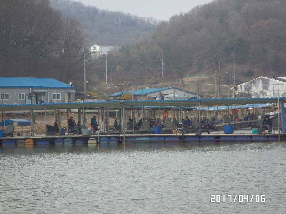 아산 신수지 4월 둘째주중 모습입니다 (유료터정보 - 유료터점주조황)