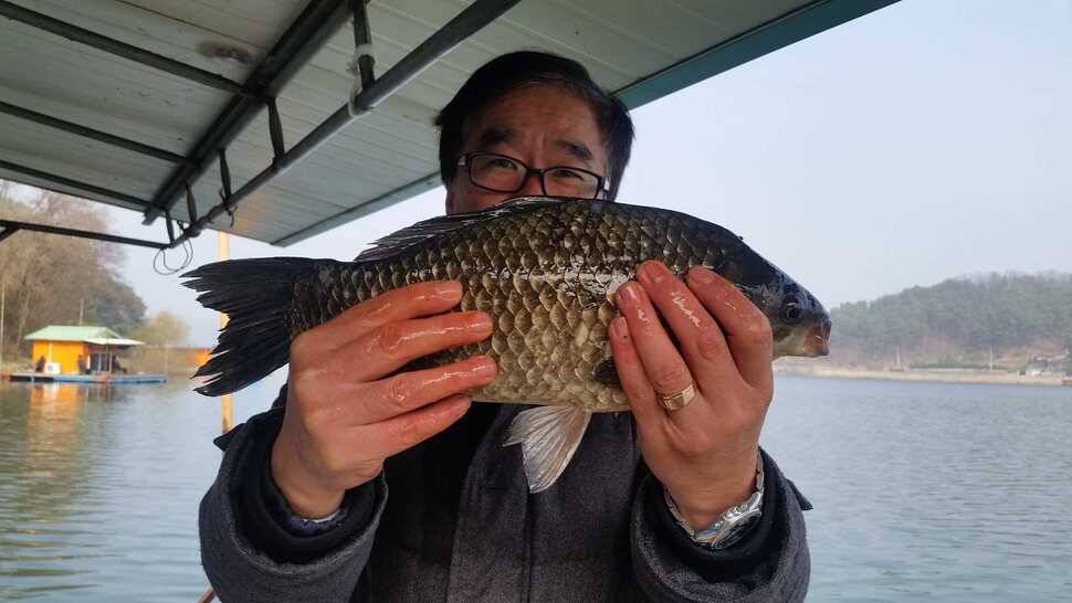 신원낚시터4월9일괴물메기와 조황소식 (유료터정보 - 유료터점주조황)