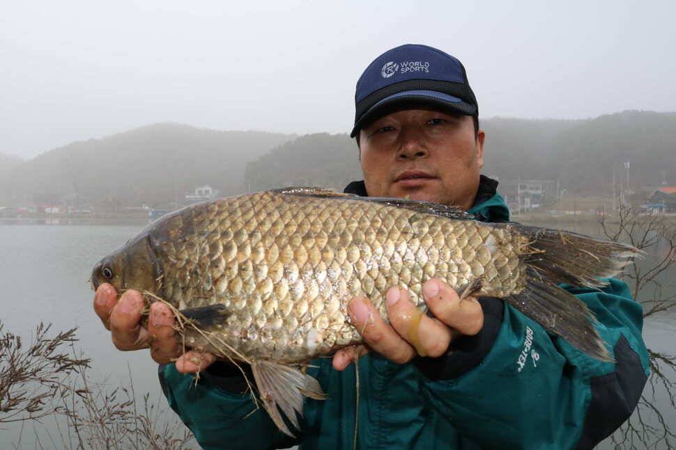 신원낚시터4월9일괴물메기와 조황소식 (유료터정보 - 유료터점주조황)
