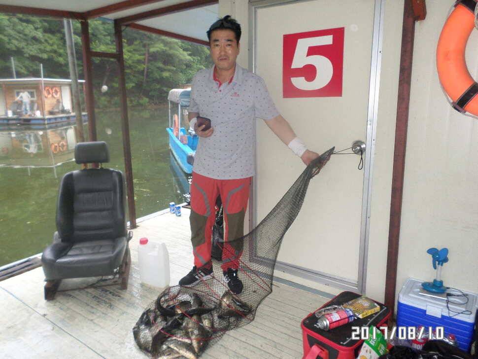 아산 신수지 8월 둘째주중 모습입니다 (유료터정보 - 유료터점주조황)