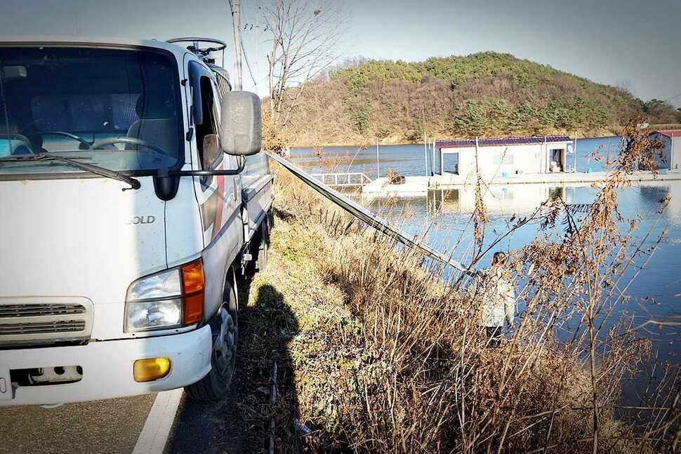반제지 겨울물낚시를위해 붕어대방류 (유료터정보 - 유료터점주조황)