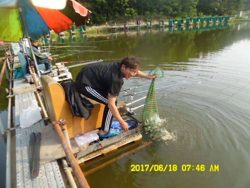 경주 동산낚시터 초보조사님이 대형사고를 (유료터정보 - 유료터점주조황)