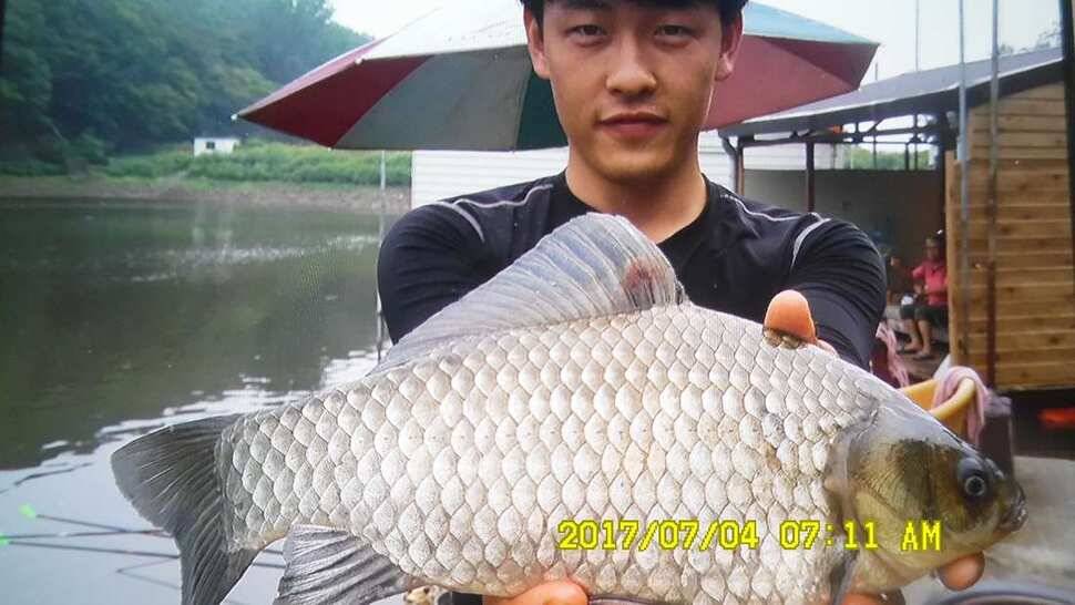 반제지 4짜월척과 조황정보입니다 (유료터정보 - 유료터점주조황)