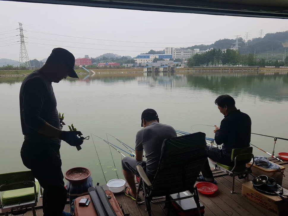 경기도 안성 거청낚시터 붕어조황 9 얼 06 (유료터정보 - 유료터점주조황)