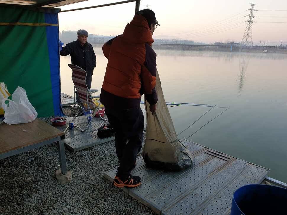 거청낚시터 3 월 8일 붕어조황 (유료터정보 - 유료터점주조황)