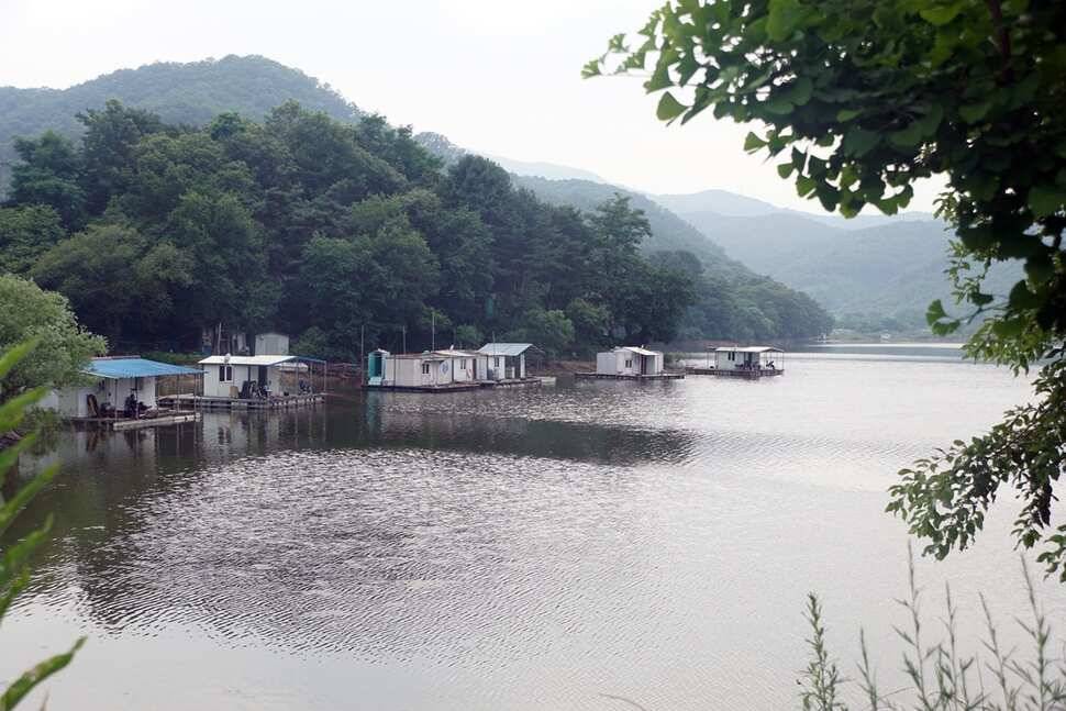 앙성모점지 풍광 좋은 저수지 모습 (유료터정보 - 유료터점주조황)