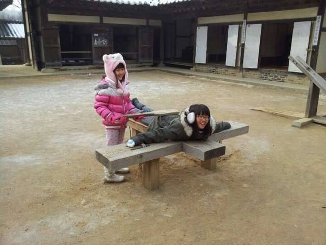 차안에서 폰 밧데리를 충전하며 (커뮤니티 - 자유게시판)