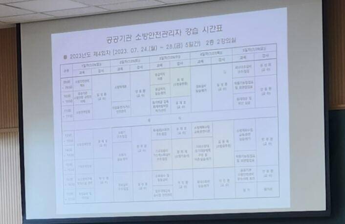 가출기간 일주중 꼬박5일을 ㅡㅡ (커뮤니티 - 자유게시판)